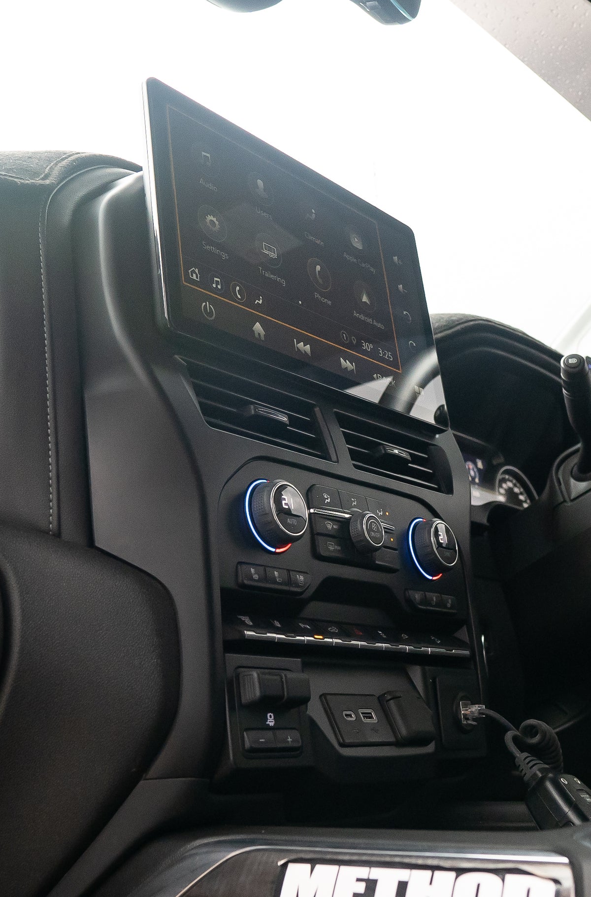 2019-2026 Silverado/Sierra 13.1 inch screen upgrade – Z Innovations